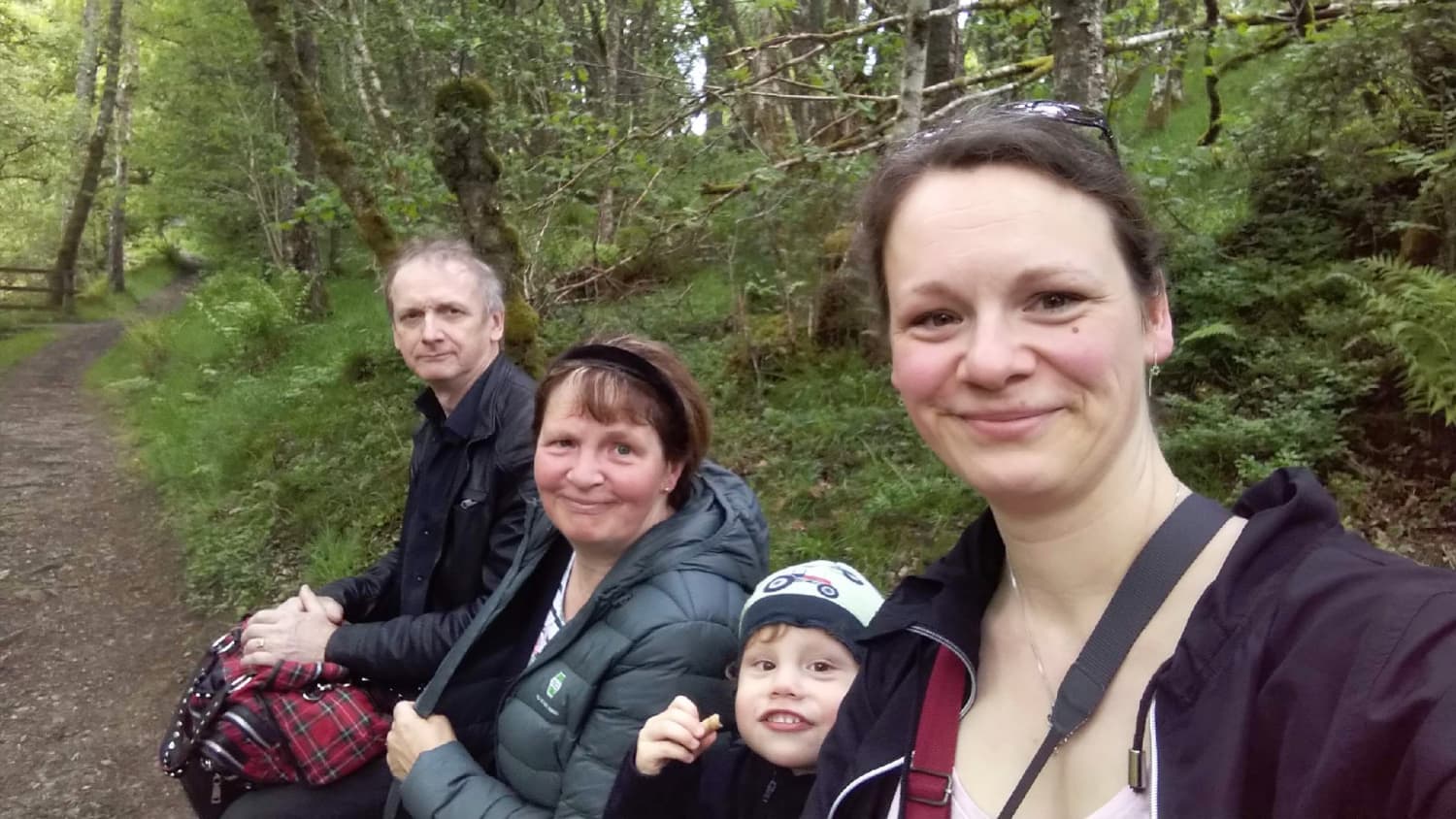 Burkhard Pasche und seine Familie hoffen auf Hilfe bei einer Autopanne in Schottland