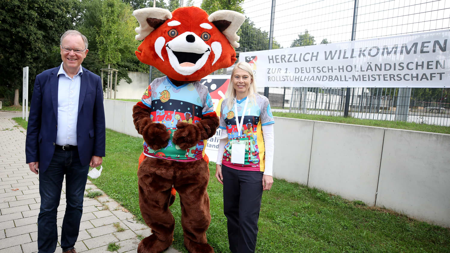 Meike Lüder-Zinke mit Ministerpräsident Stephan Weil bei der Eröffnung der ersten deutsch-holländischen Meisterschaft im Rollstuhlhandball