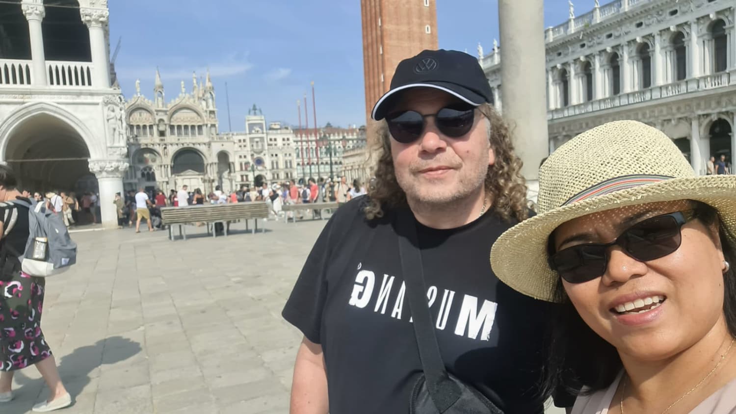 KKarlheinz Schiff und seine Frau am Markusplatz in Venedig