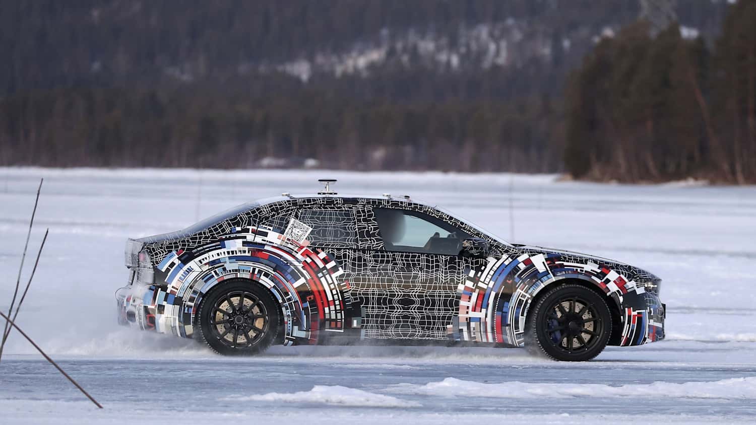 Seitenansicht eines fahrenden BMW M3