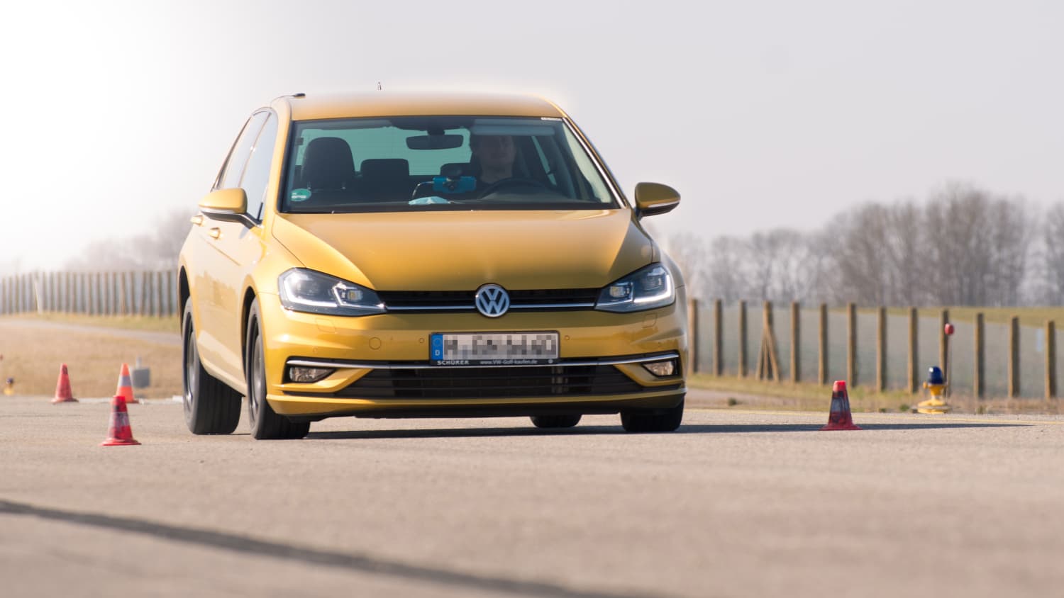 VW Golf beim Bremstest