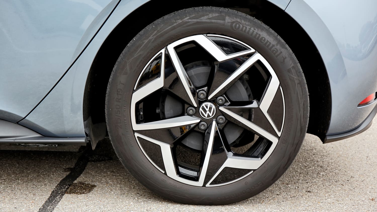 Ein Continental Reifen auf einem VW