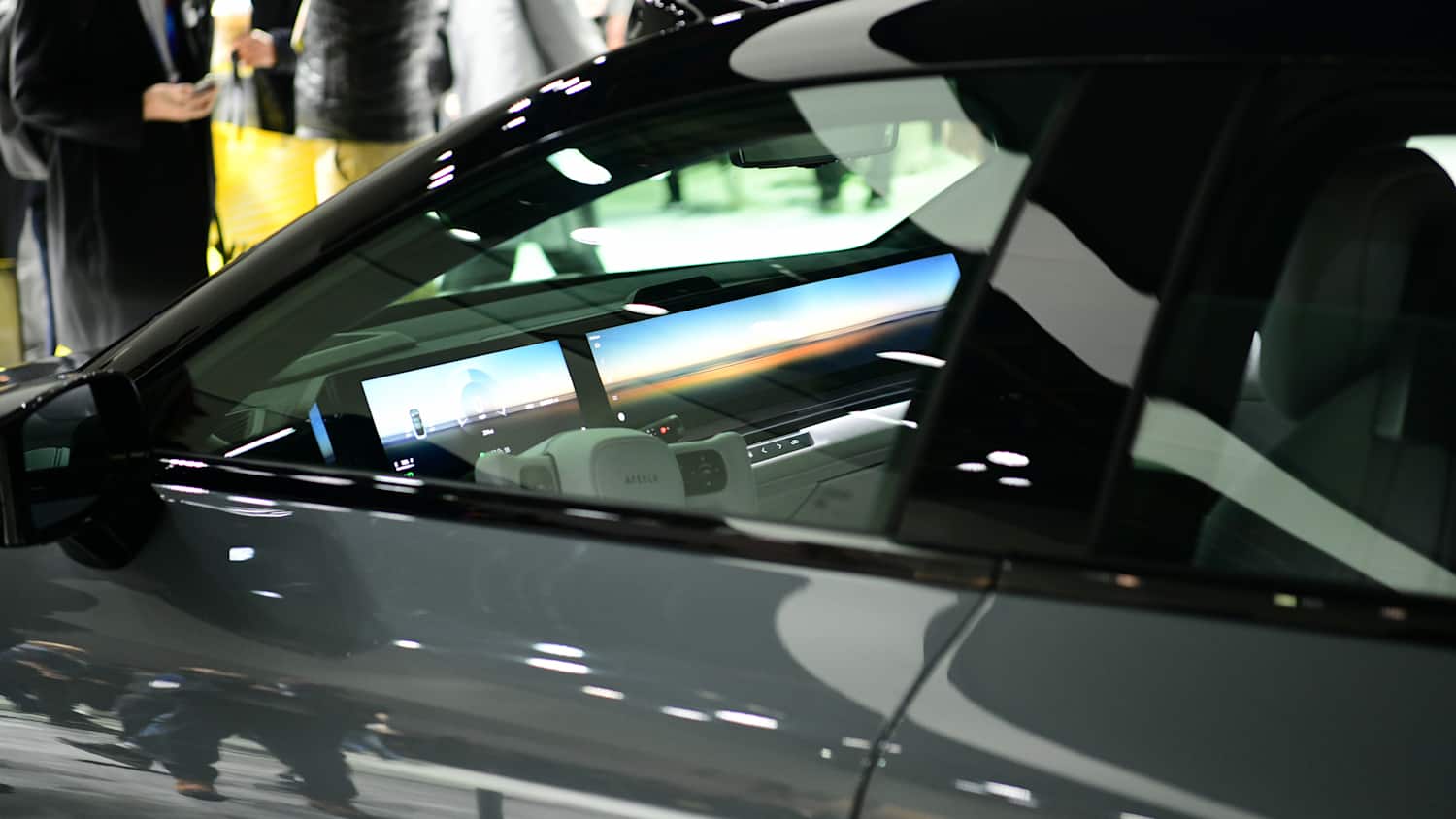 Blick in das Cockpit eines Autos von Afeela