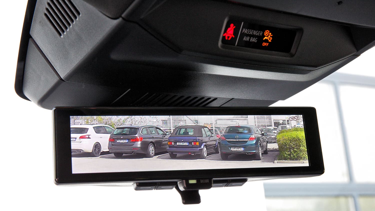 Detailaufnahme des Rückspiegels des Renault Megane E-Tech