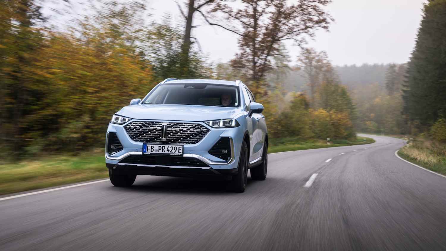 Frontansicht eines fahrenden GWM WEY 03