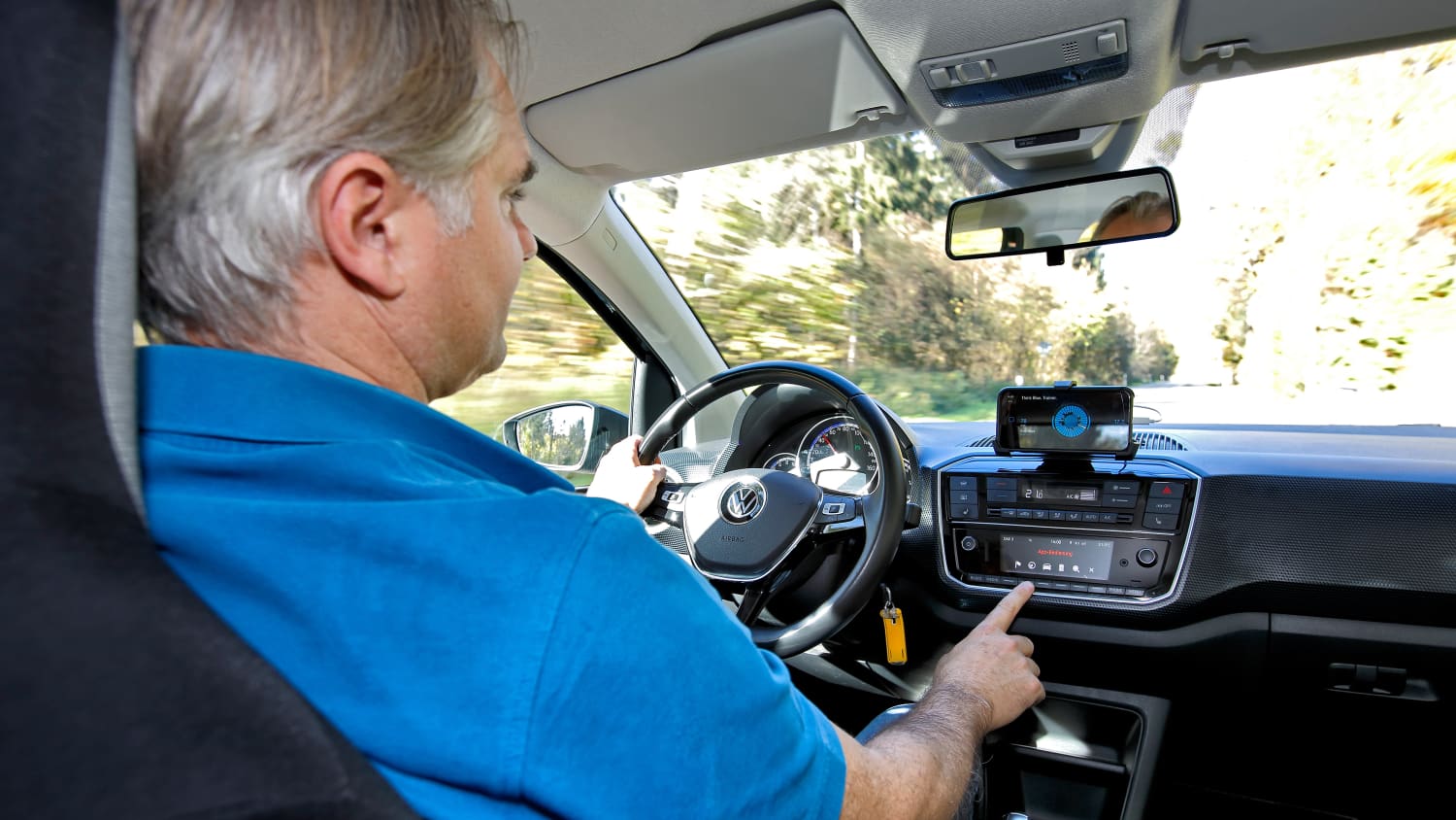 Matthias Vogt beim fahren des VW e-Up wärend des Langzeittests