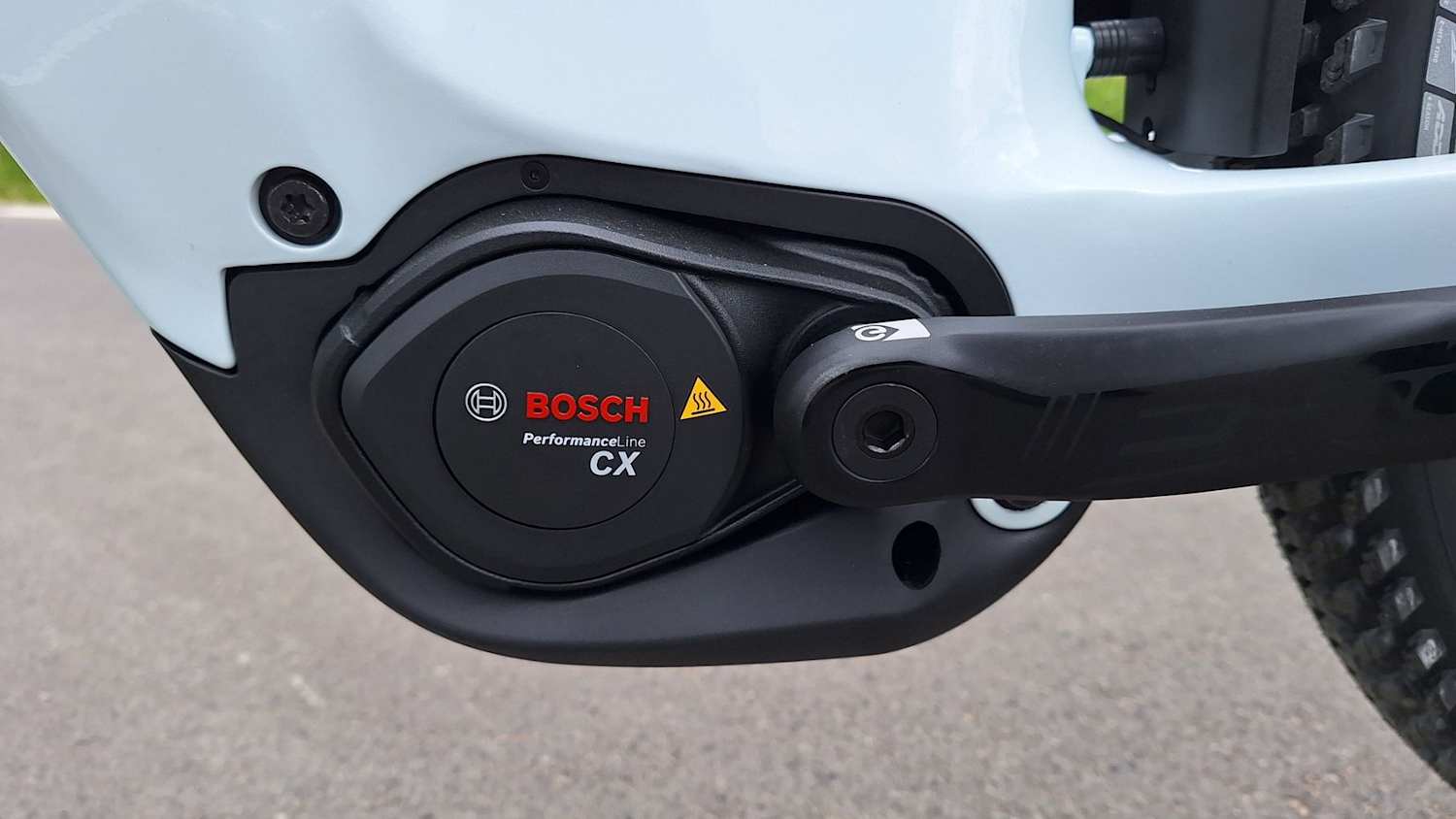 Nahaufnahme des Motors im Tretlagerbereich des E-Bikes Simplon Kagu :e