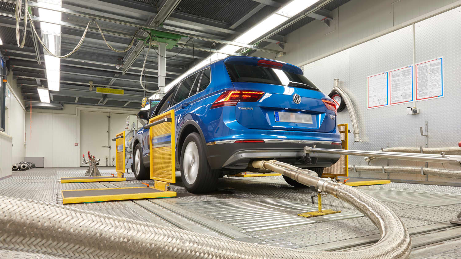 Ein VW auf dem Prüfstand