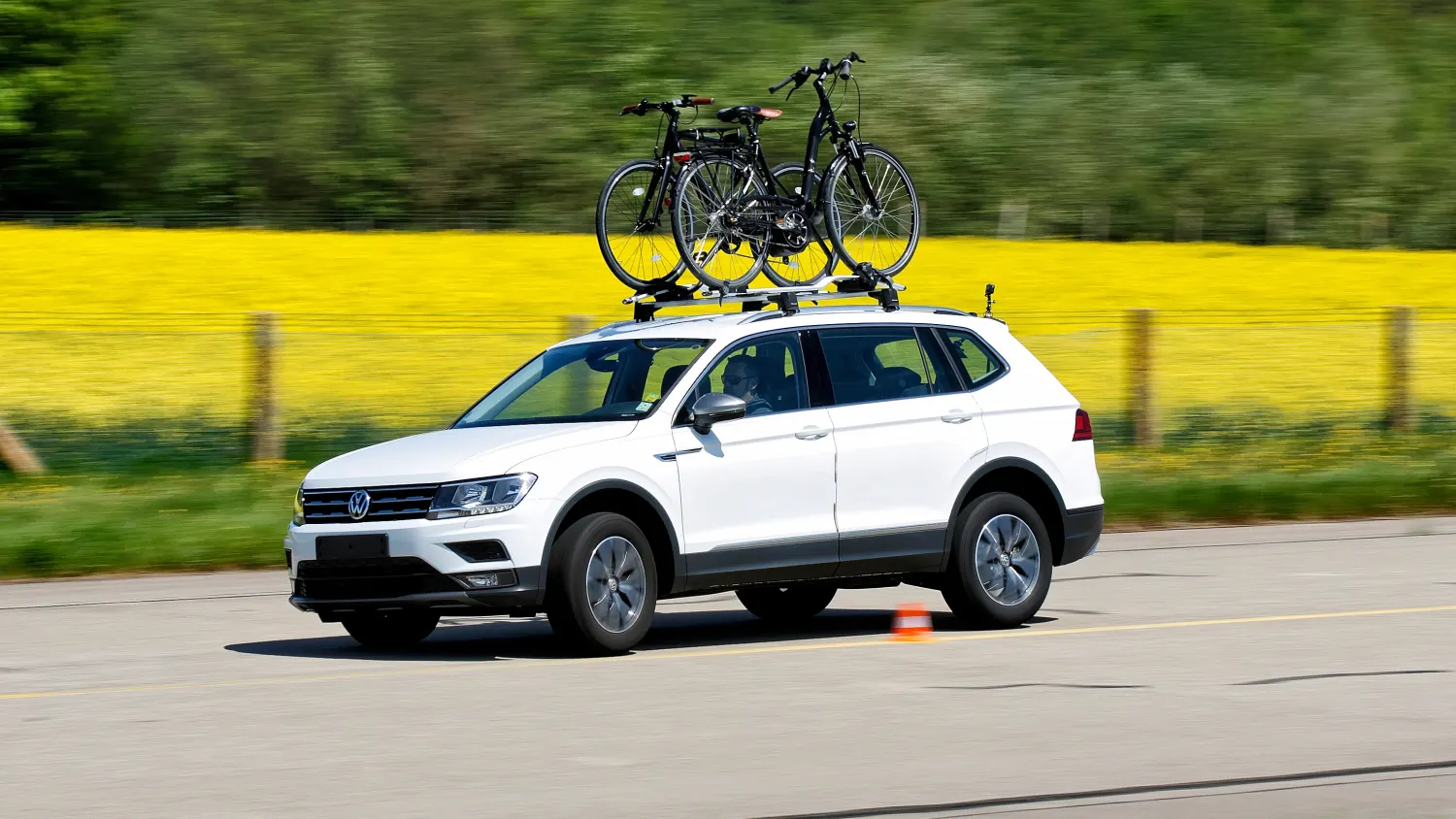 E-Bikes mit Auto transportieren: Fahrradträger für Dach, Heck