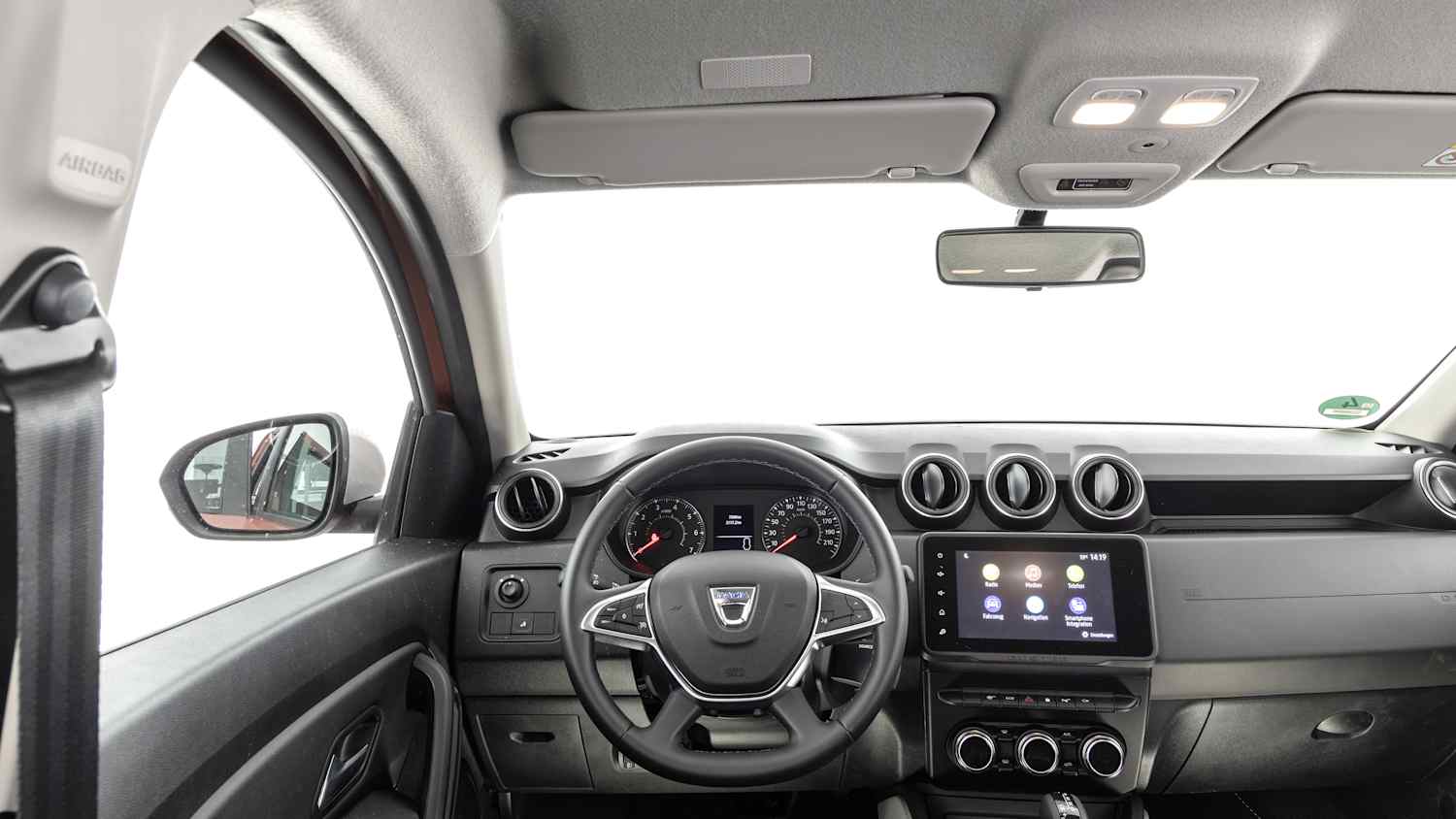Cockpit und Bedienelemente des Dacia Duster