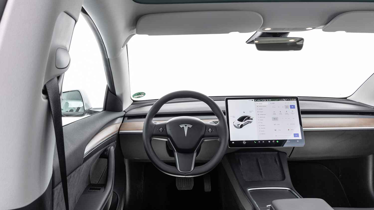 Cockpit und Bedienelemente des Tesla 3