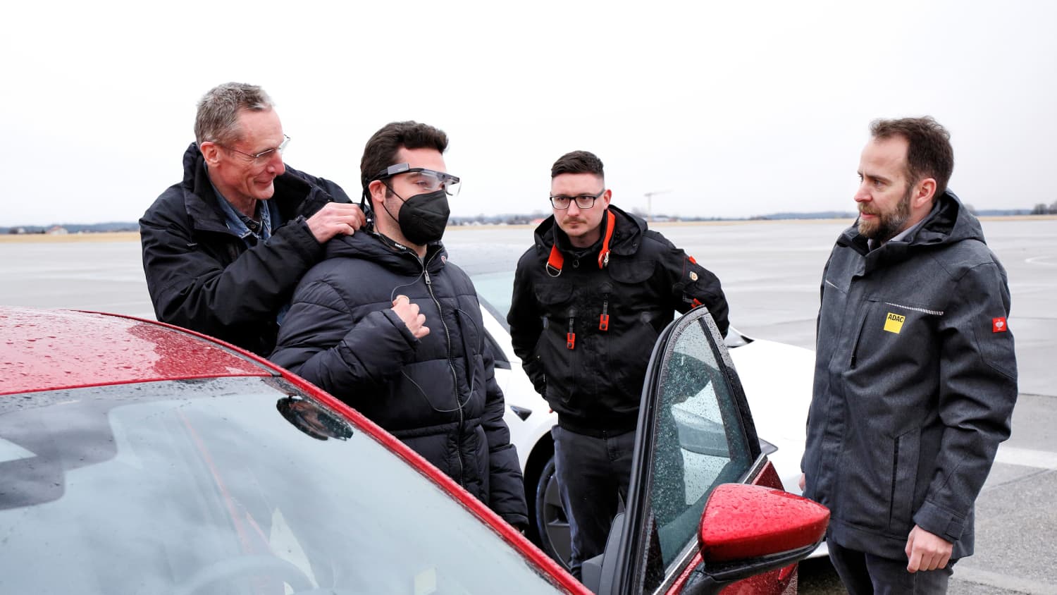 Martin Ruhdorfer wird für den Fahrzeugbedienung und Ablenkung verkabelt