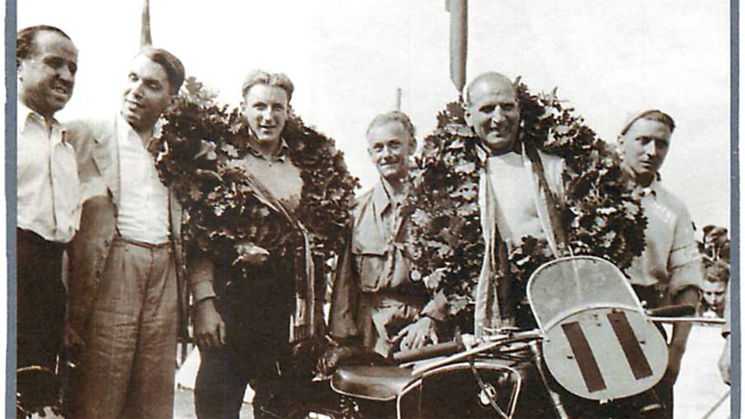 ACM-Legenden: Ludwig Kraus und Bernhard Huser, beide mit Kranz um den Hals im Jahr 1936