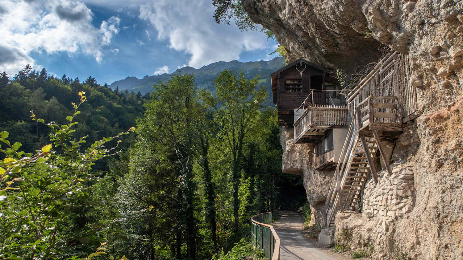 Wanderung auf der Mühlauer Klamm mit Blick auf die Teehütte