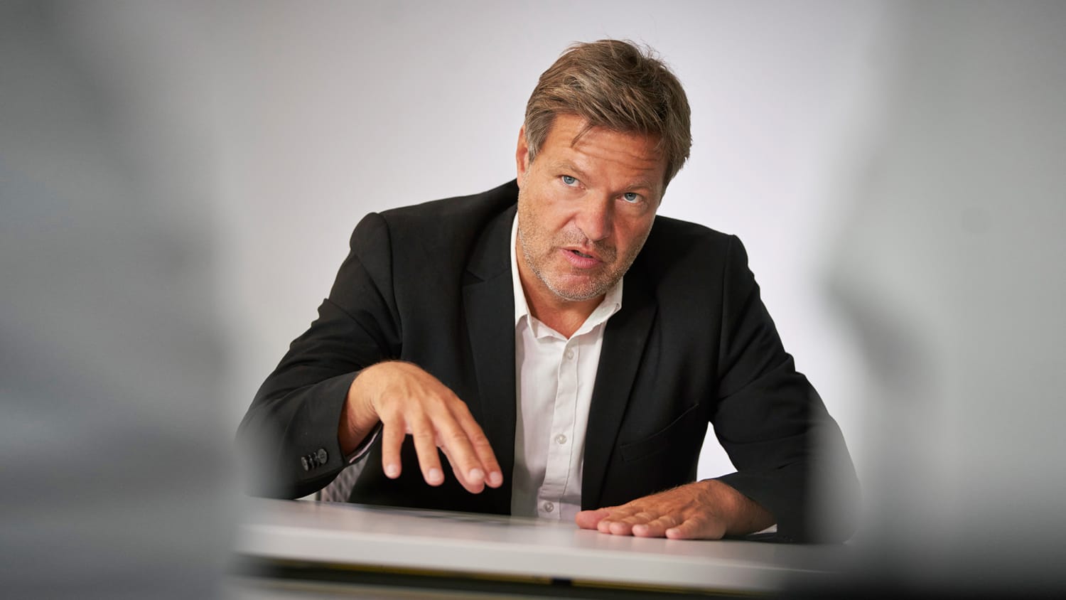 Robert Habeck gestikulierend