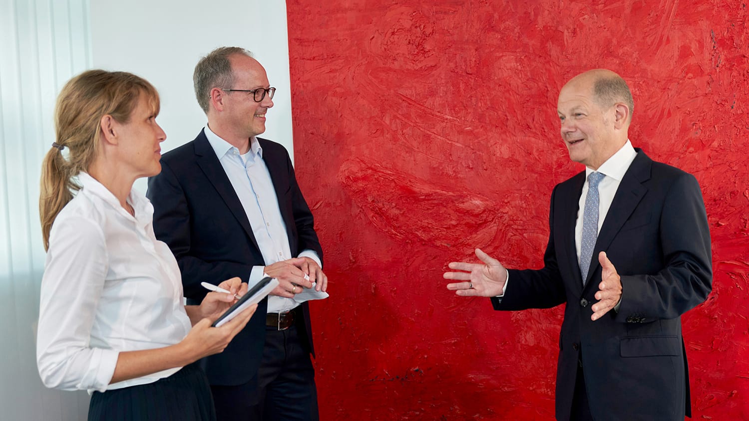 Stellvertretender Chefredakteur Thomas Paulsen und Redakteurin Katja Fastrich im Interview mit SPD Politiker Olaf Scholz