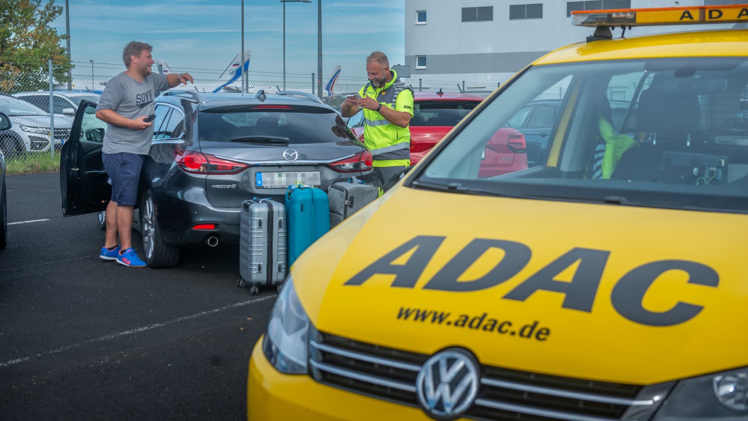 Ein ADAC Pannenhelfer in Leipzig