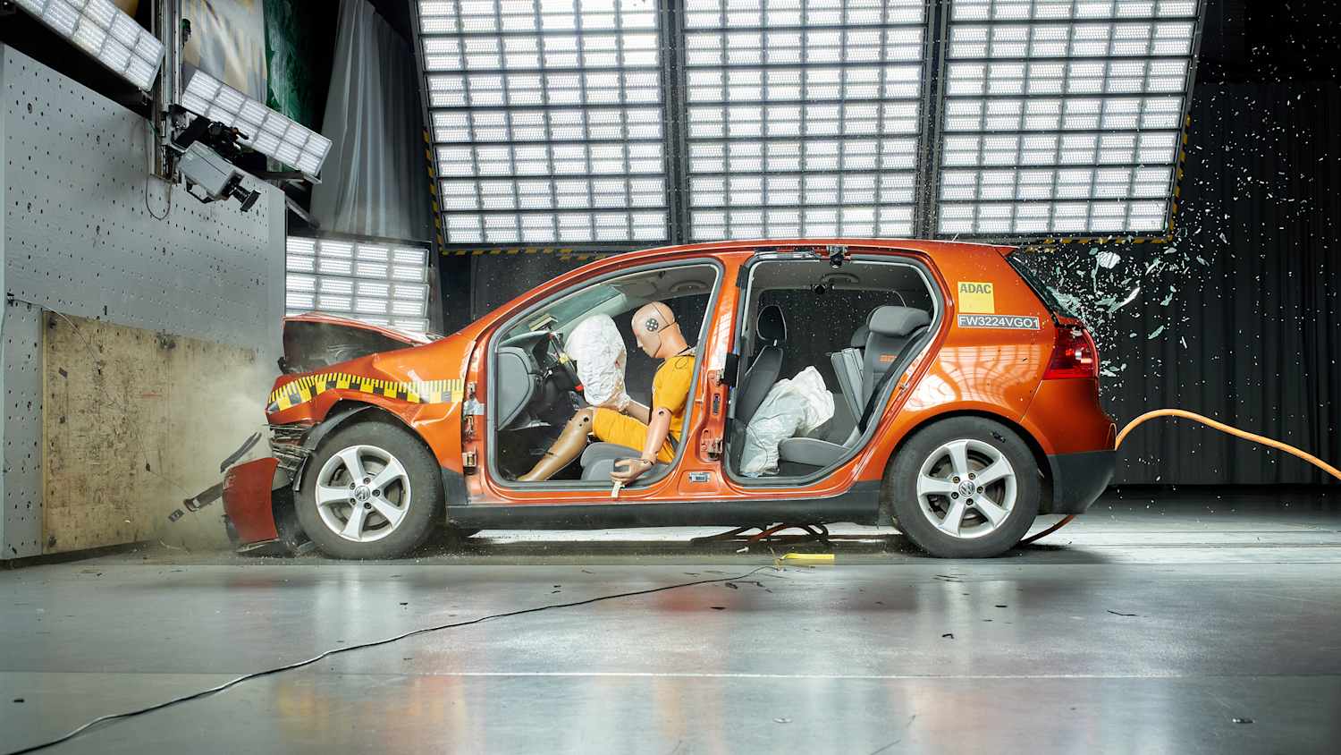 Crashtest zum Thema Ladungssicherung Reifen