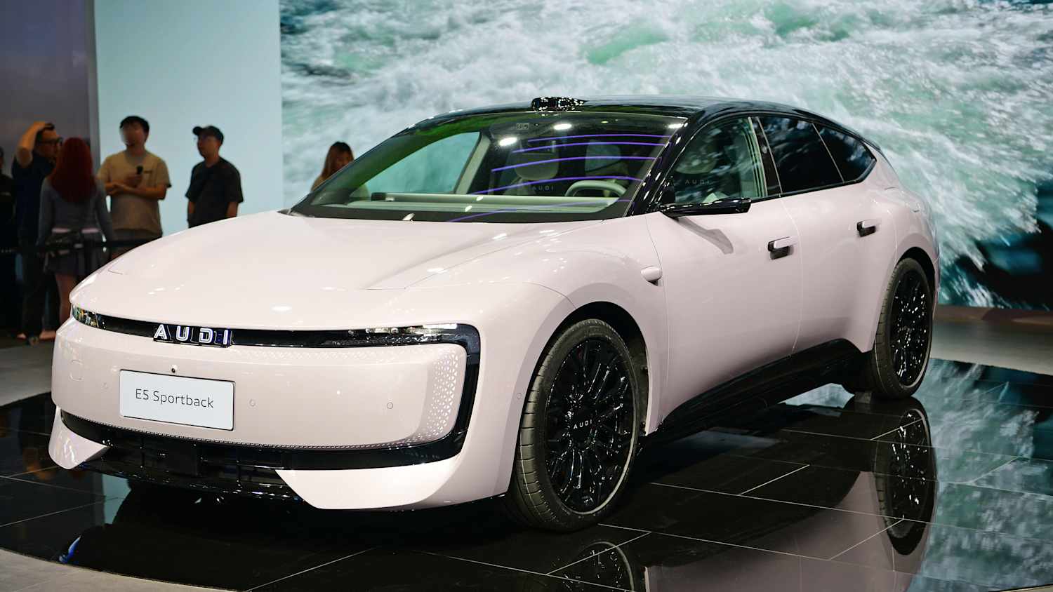 Frontansicht eines Audi E5 Sportback auf der Shanghai Autoshow