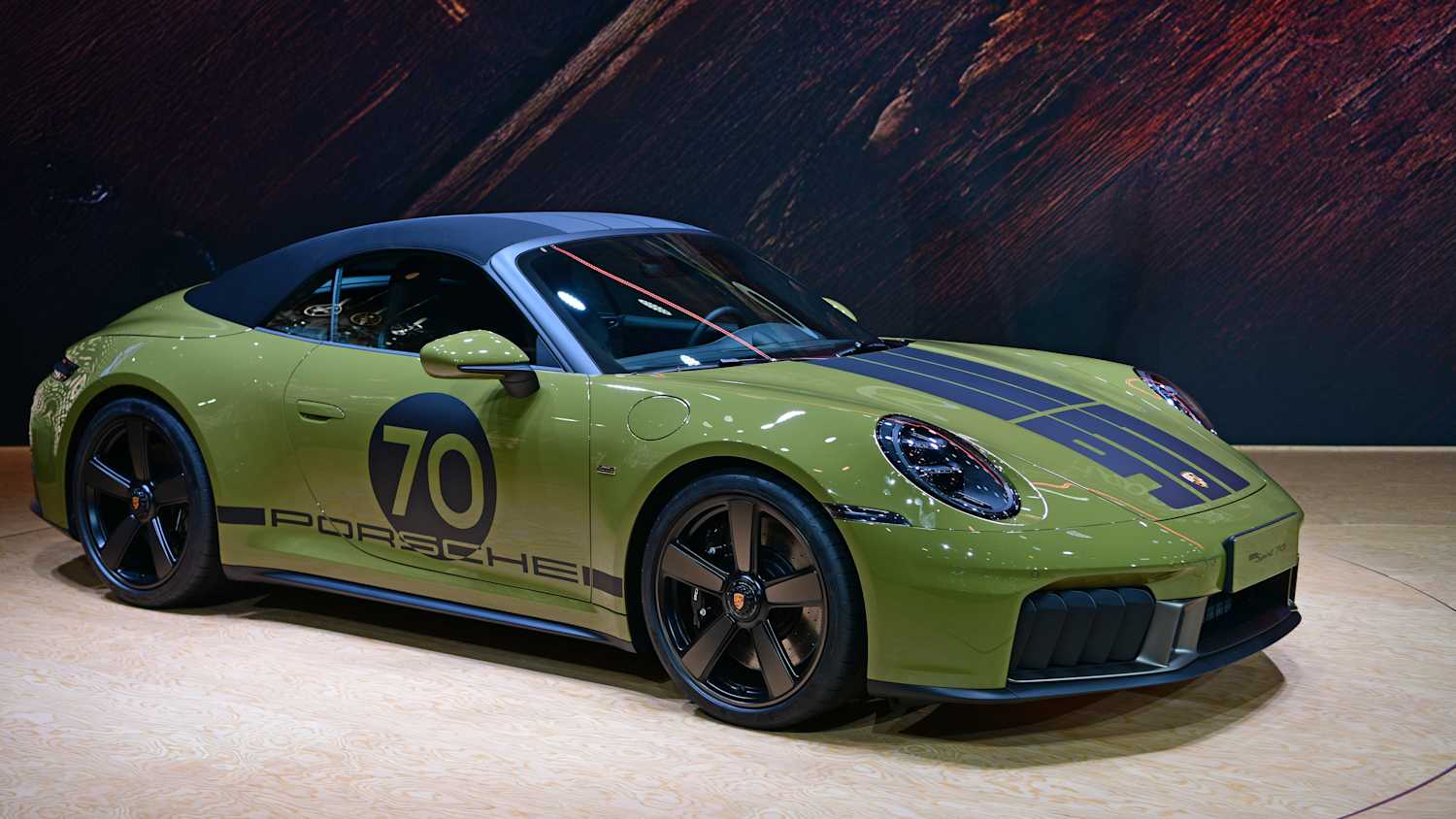 Seitenansicht eines Porsche 911 Spirit 70 auf der Shanghai Autoshow