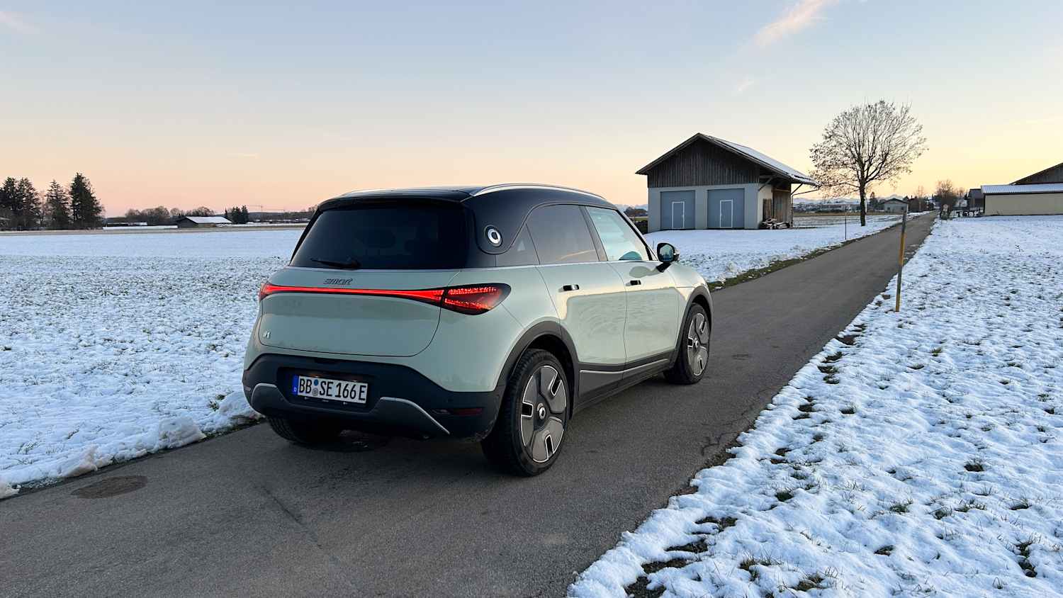 Der Smart#1 in verschneiter Landschaft wärend des Langzeittests