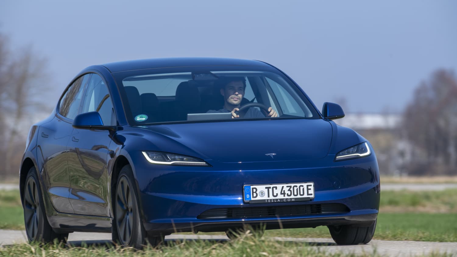 Tesla model 3 p 2025