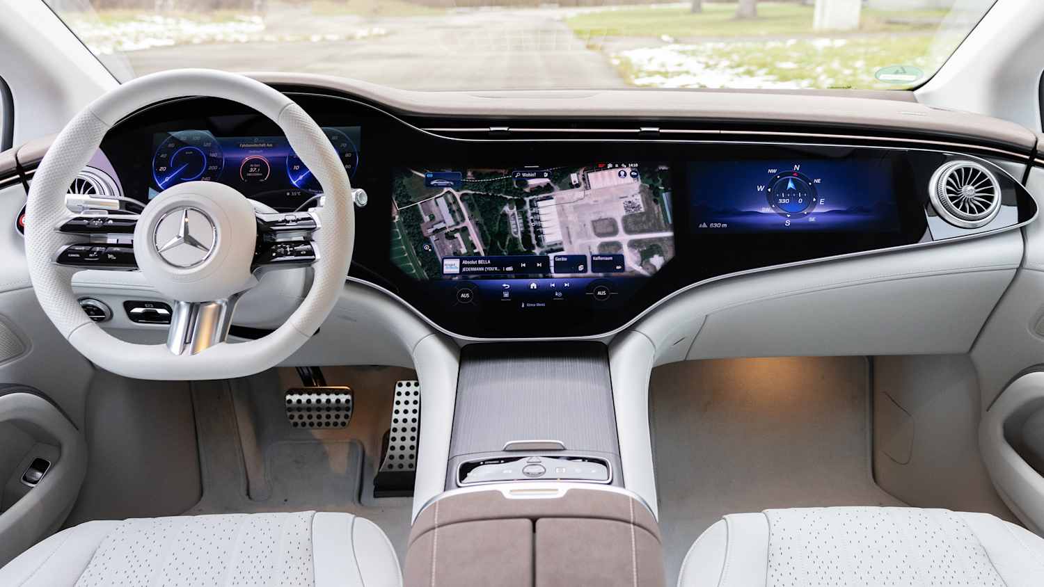 Detail des Cockpit des Mercedes EQS580
