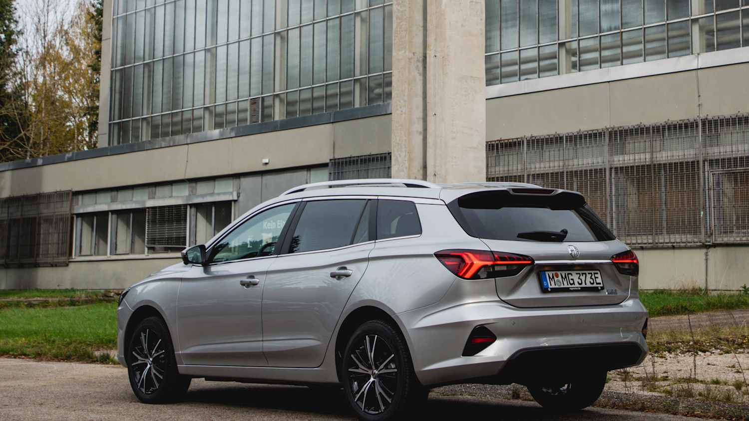 Heck und Seitenansicht des MG5