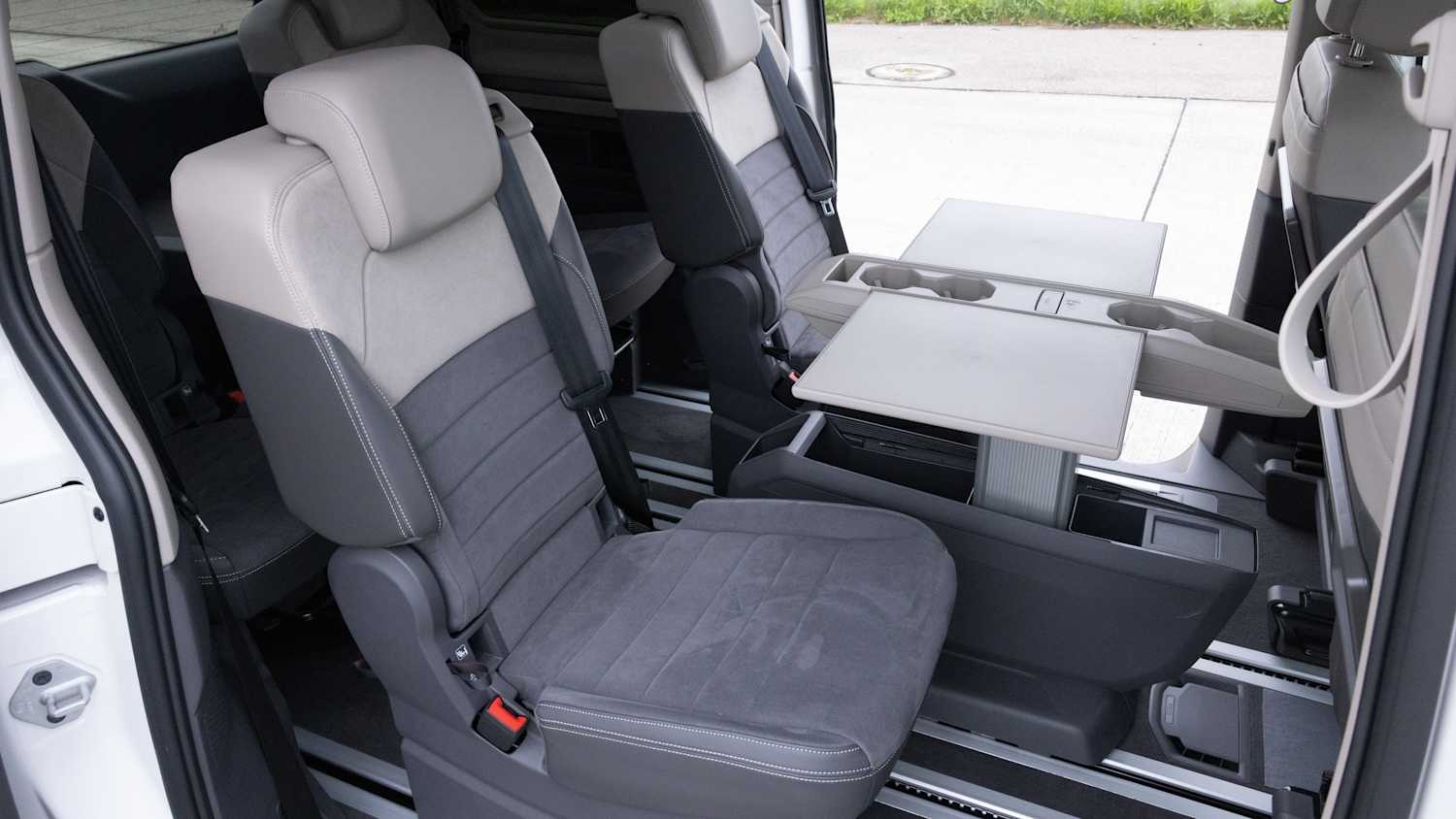 Der VW Bus T7 Multivan beziehungsweise der  ID Buzz im Vergleichstest