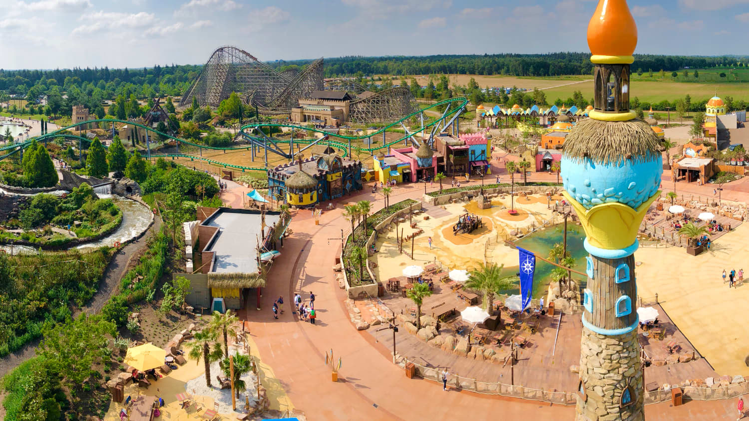 Luftaufnahme des Freizeitparks Toverland in den Niederlanden