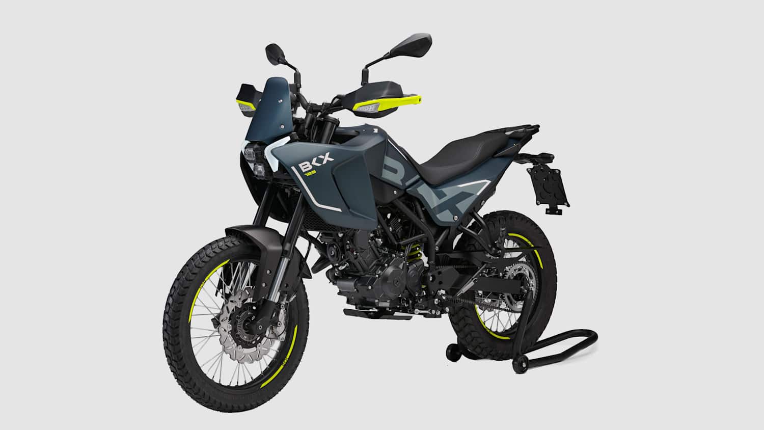 Eine Benelli BKX 125 seitlich stehend zu sehen