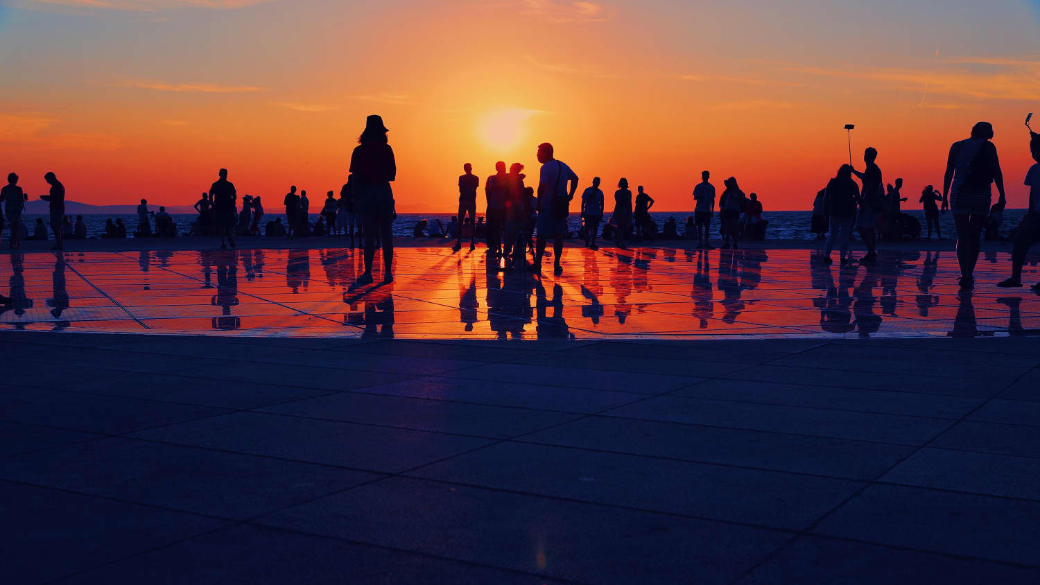 Magische Momente: Neben der Meeresorgel in Zadar befindet sich die Lichtinstallation „Gruß an die Sonne“ - ein weiteres Highlight zum Sonnenuntergang.