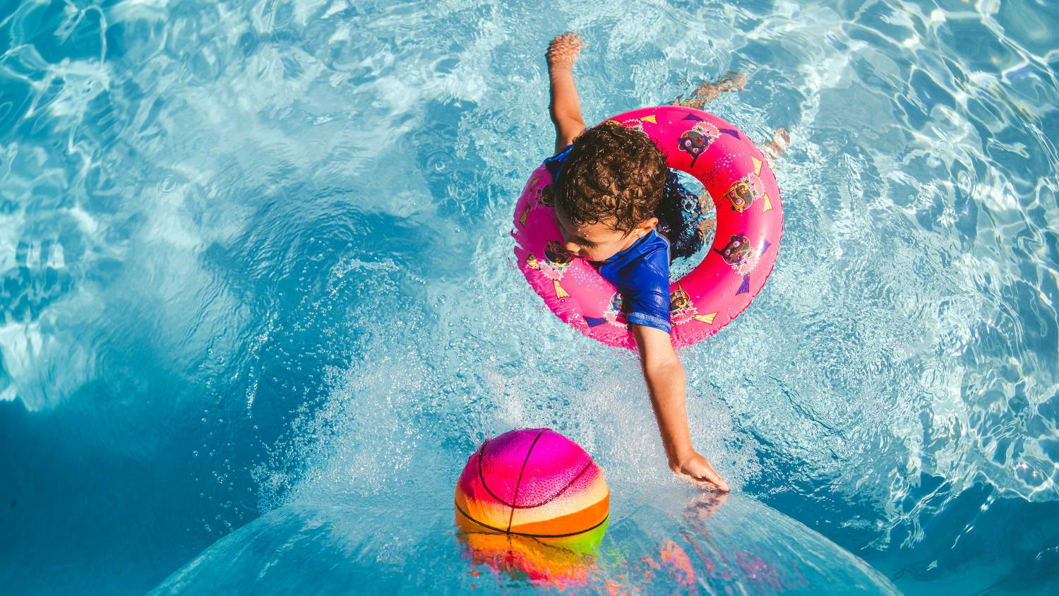 Planschen, rutschen, Wellen reiten: Die Wasserparks sind eine tolle Abwechslung zum Strand.