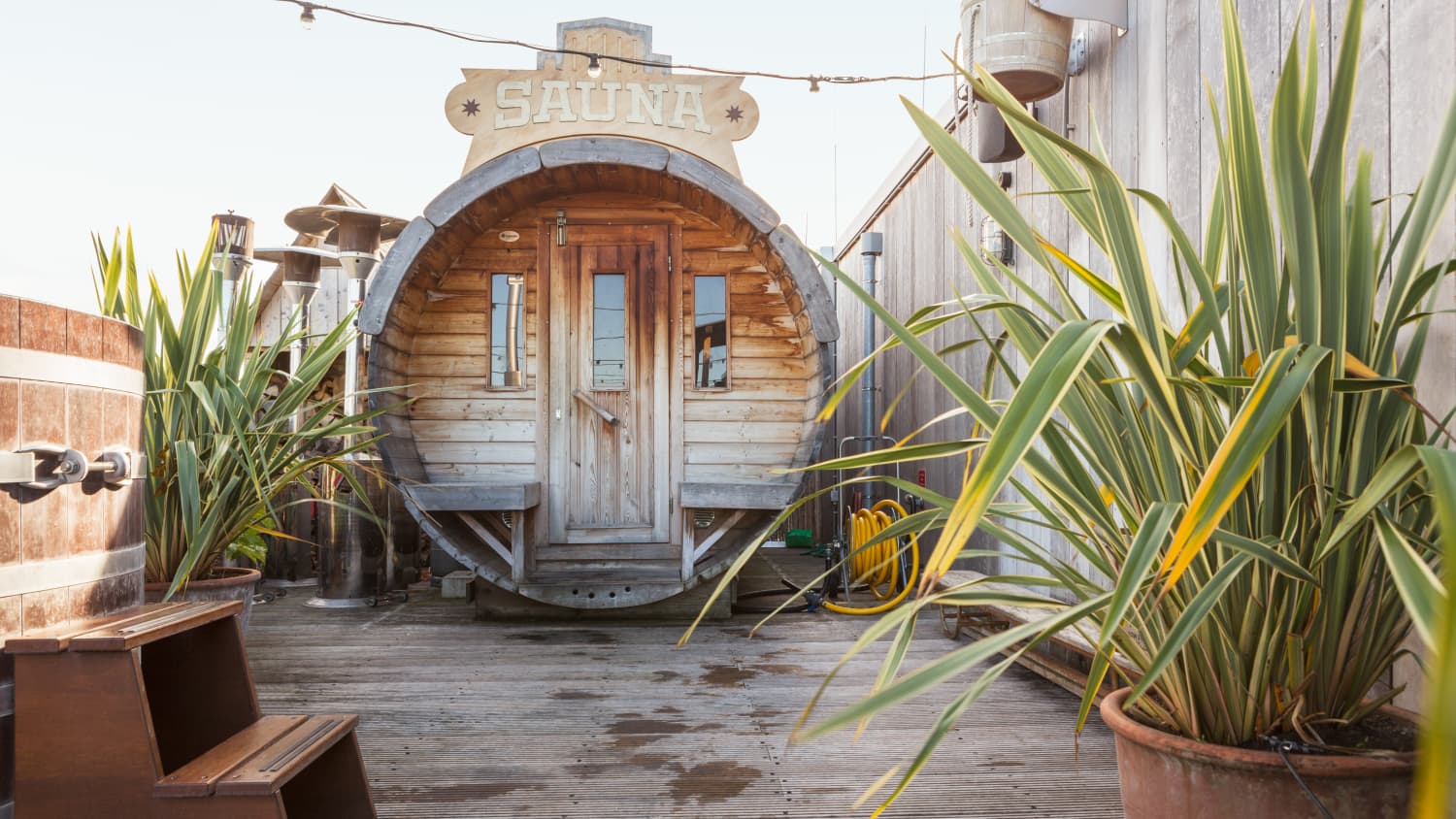 Die Sauna auf der Dachterasse des Volkshotels in Amsterdam