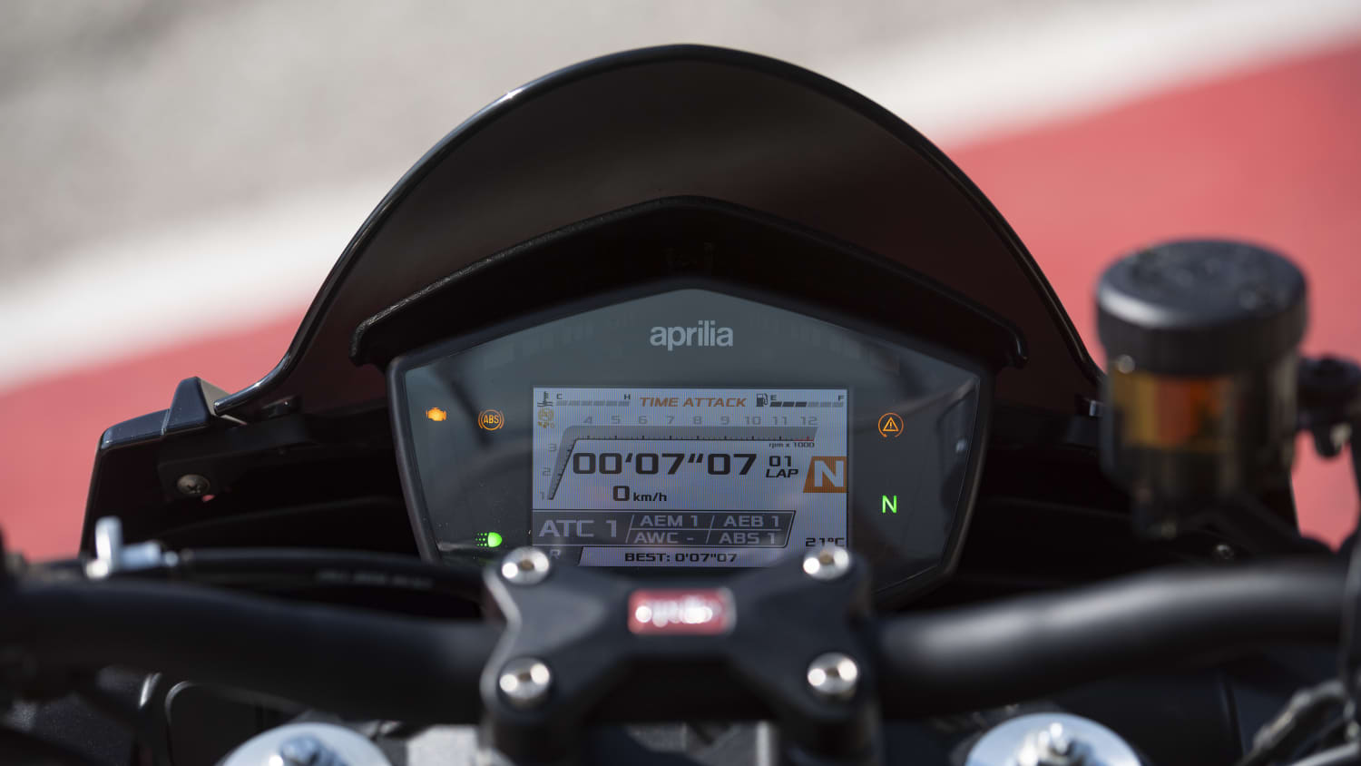 Das Display der Aprilia Tuono 660 Factory Modell 2022