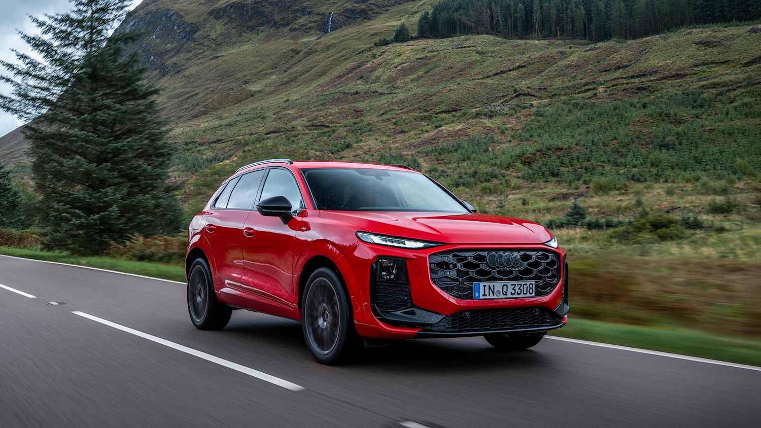 Aufnahme der Front während der Fahrt mit dem Audi Q3
