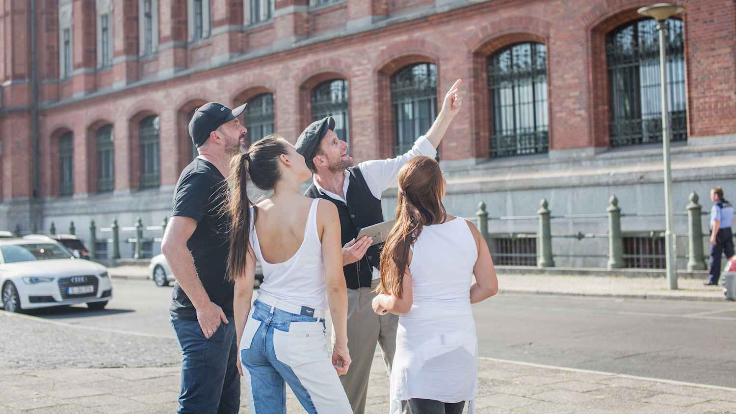 Junge Menschen bei einer Babylon Tour
