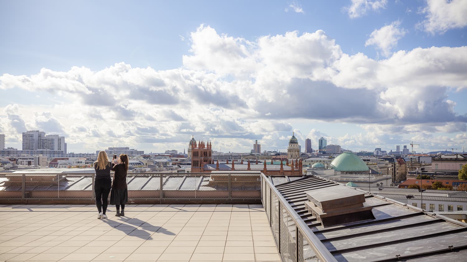 Blick von der Dachterasse des Humbold Forums auf Berlin
