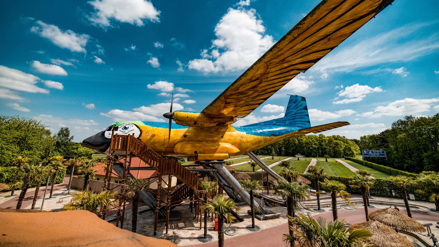 Attraktionen im Freizeitpark Irrlandist der gelbe Papagei