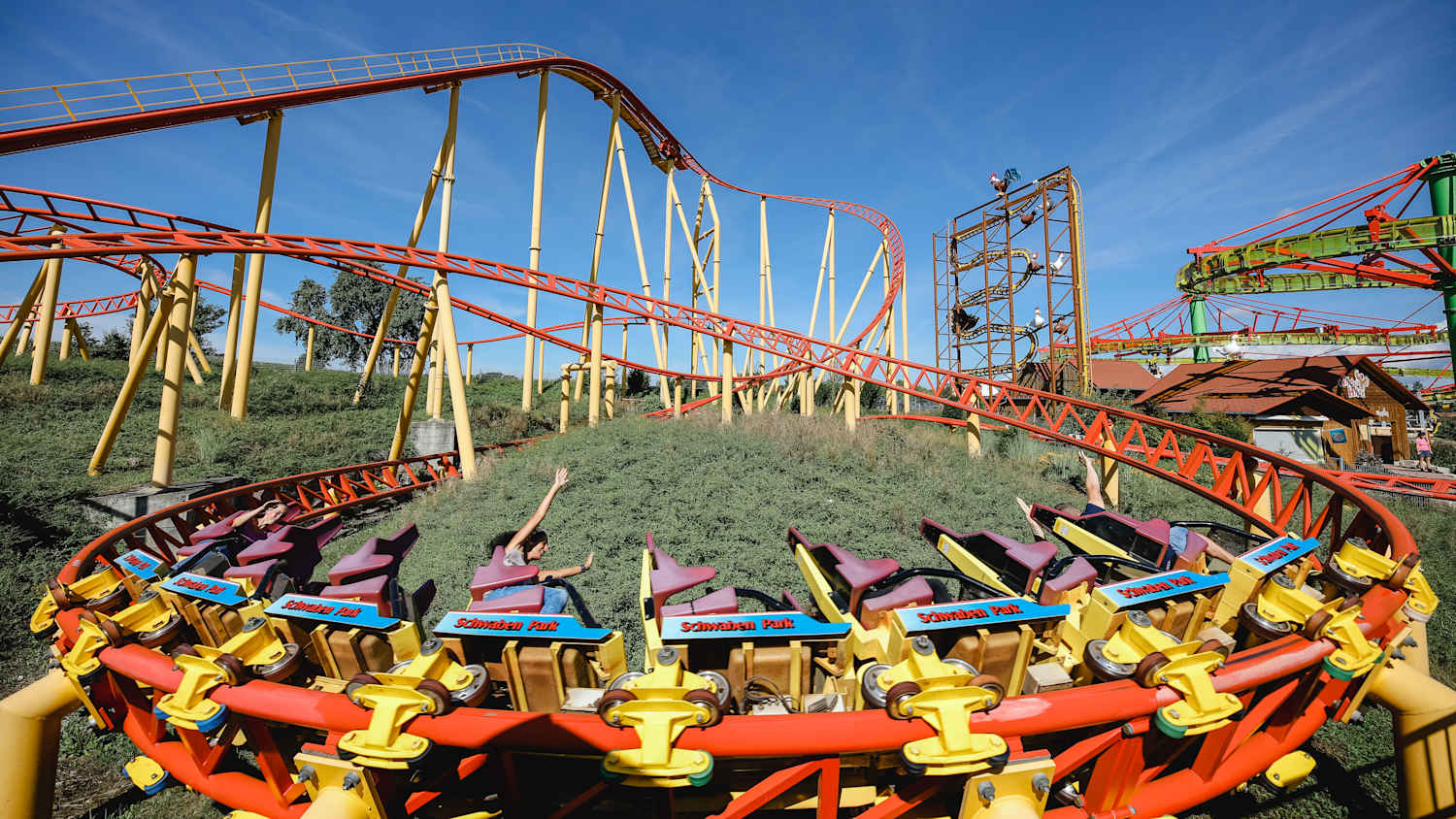 Die Achterban "Force one" im Freizeitpark Schwabenpark bei Stuttgart