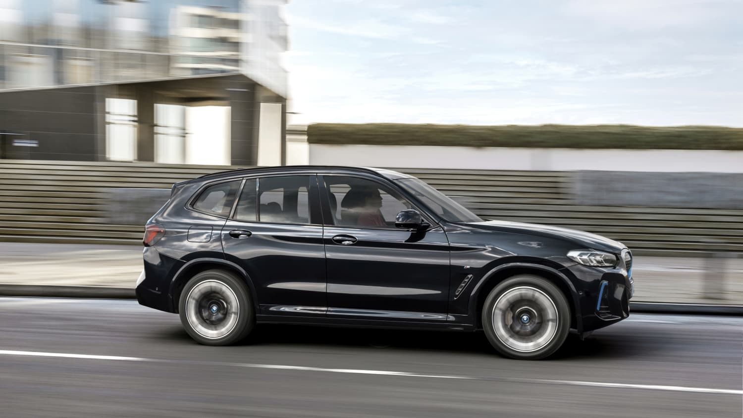 Ein Facelift des Elektroautos BMW IX3 wird vorgestellt