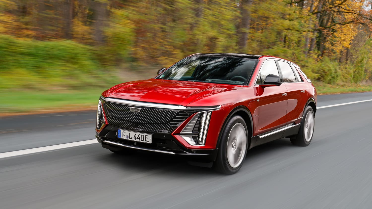 Frontansicht eines fahrenden Cadillac Lyric