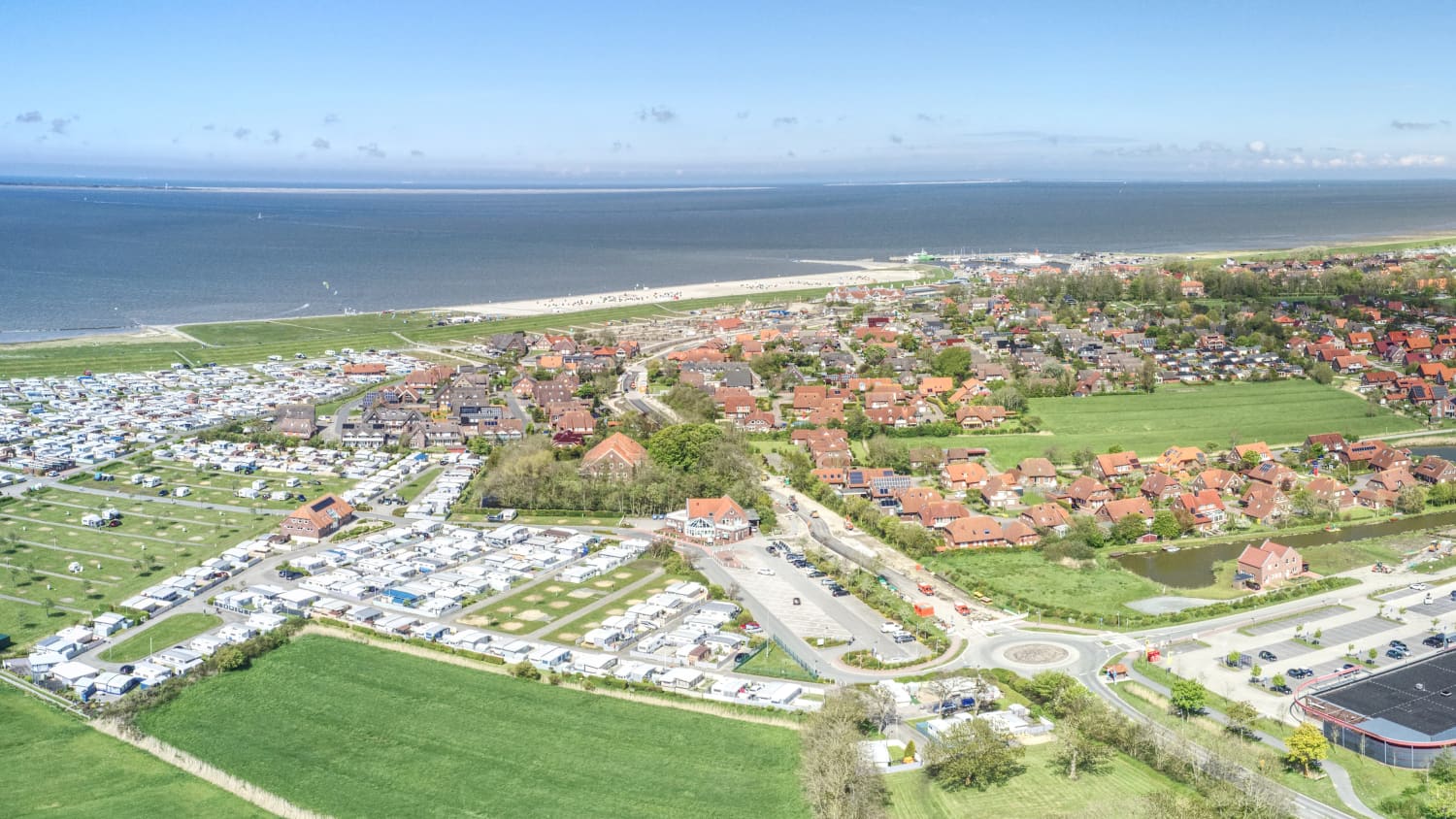 Luftaufnahme des Campingplatzs Neuharlingersiel