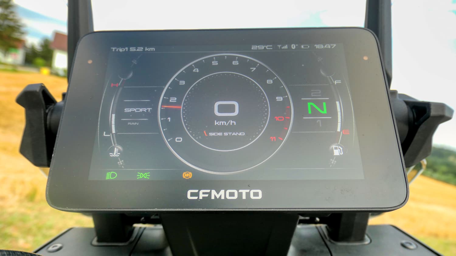 Der Computer einer CF Moto 800MT Touring