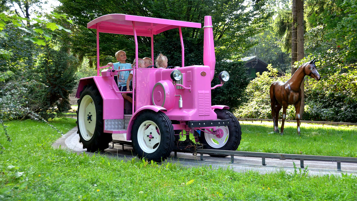 Die Treckerbahn im Freizeitpark Tolk Schau