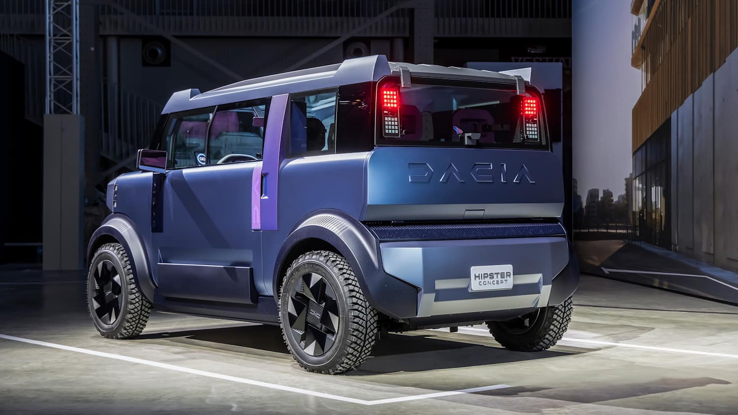 Heckansicht eines stehenden Dacia Hipster Concept
