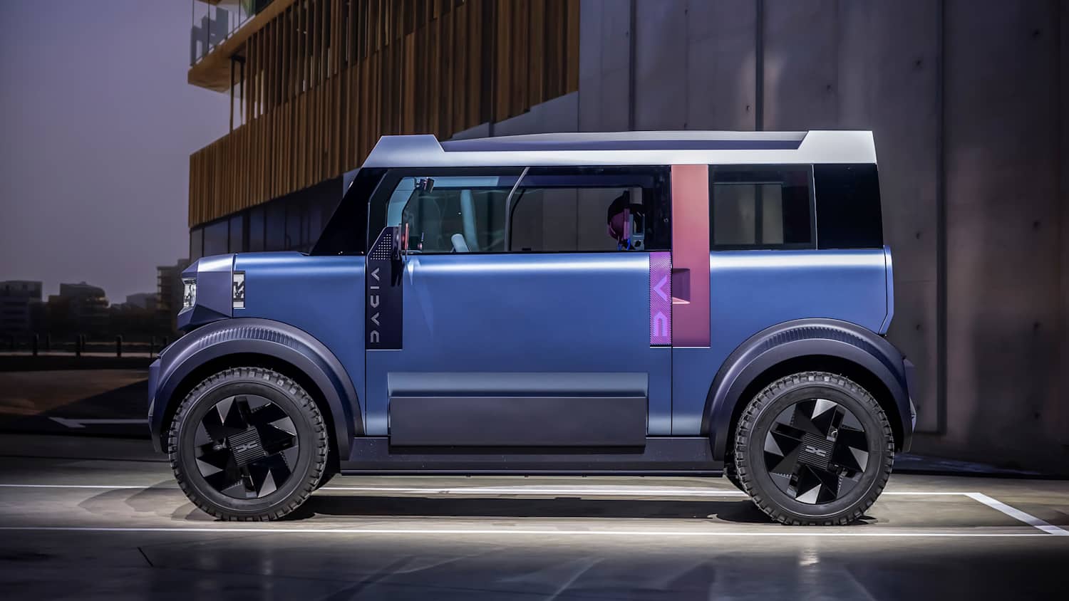 Seitenansicht eines stehenden Dacia Hipster Concept