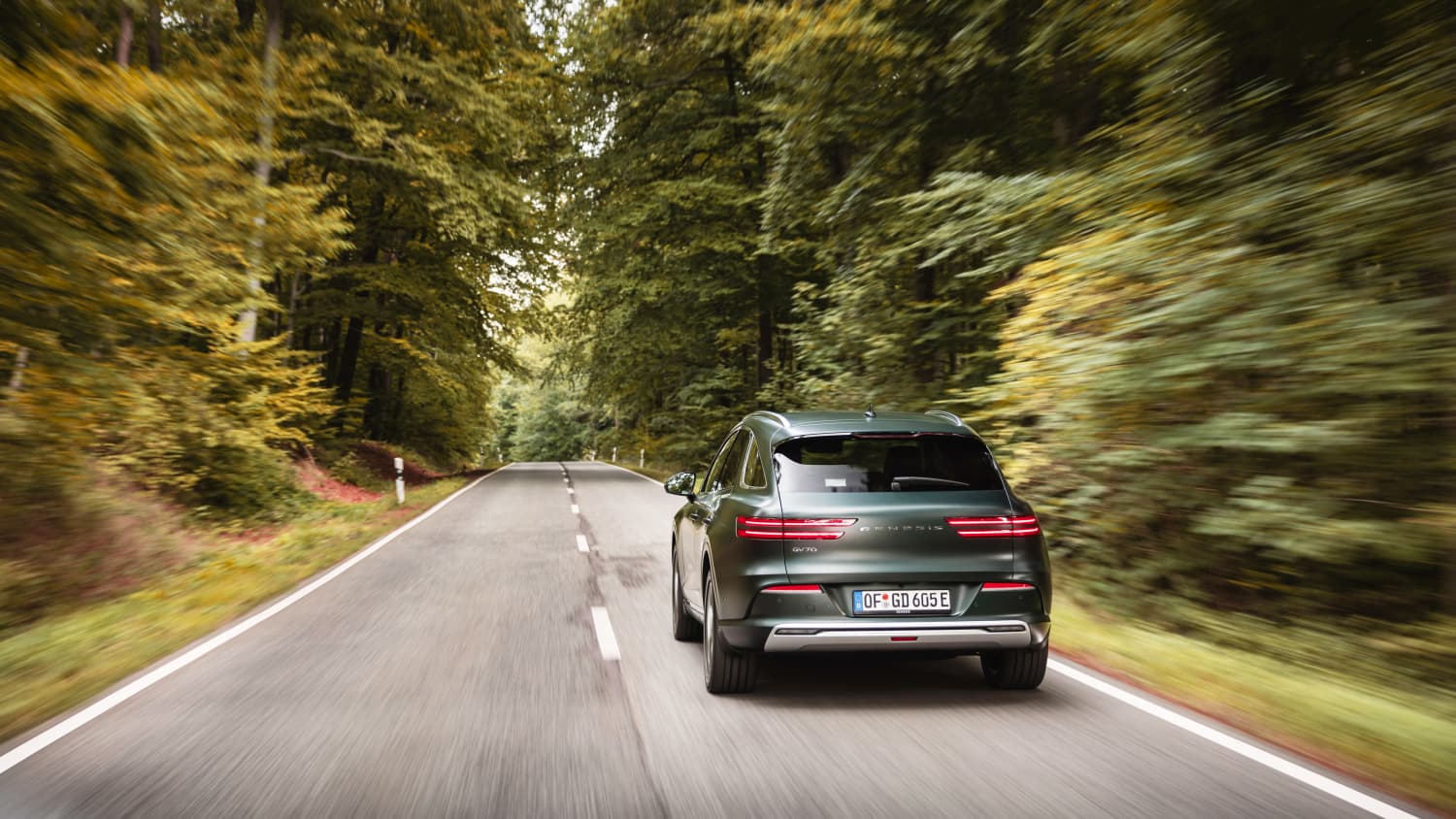 Fahransicht von hinten des Genesis Electrified GV70