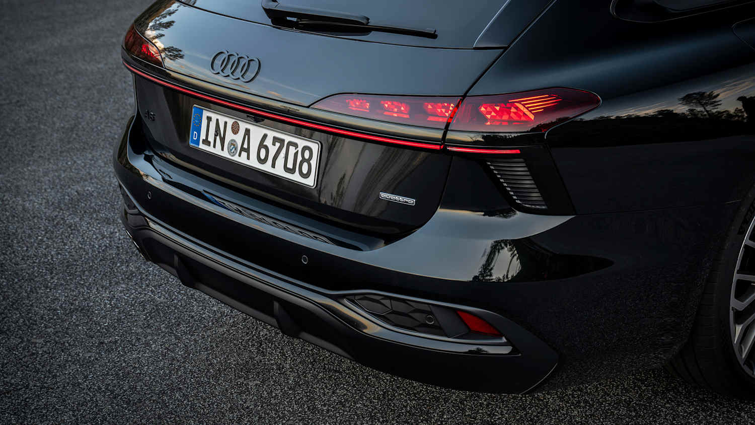Das Heck im Detail des neuen Audi A6 Avant