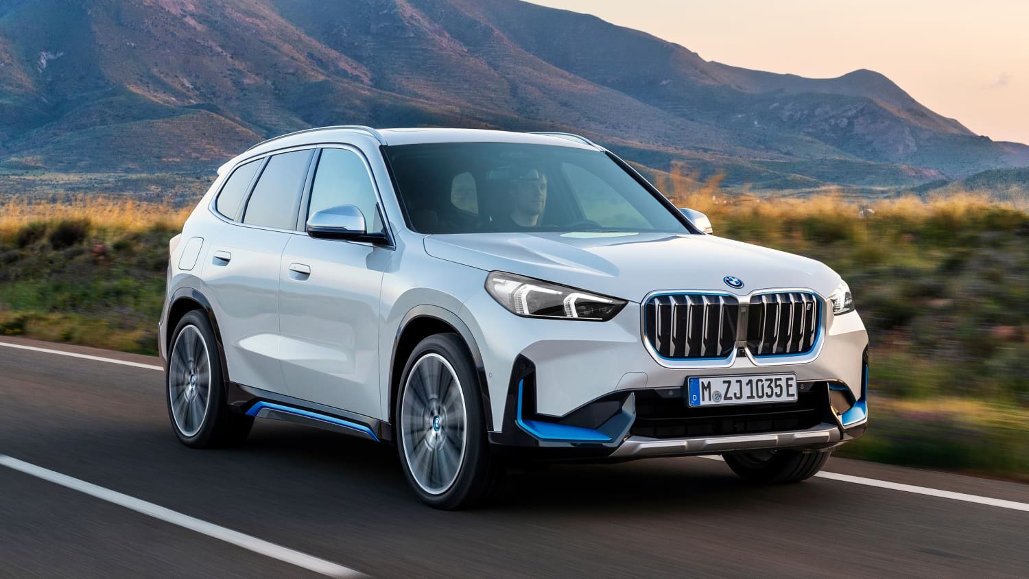BMW iX1 (U11): Das Elektro-SUV im Test; Daten, Reichweite, Preis